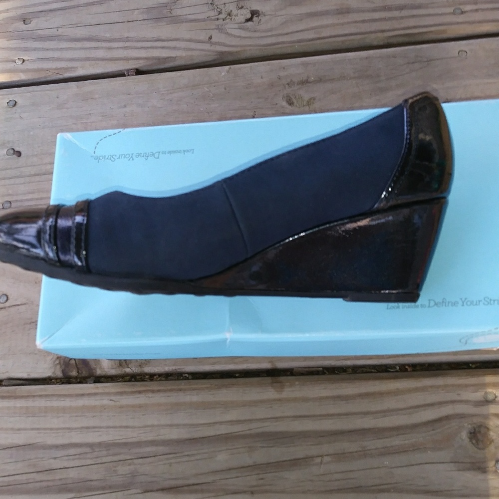 Lifestride navy wedges size 7.5